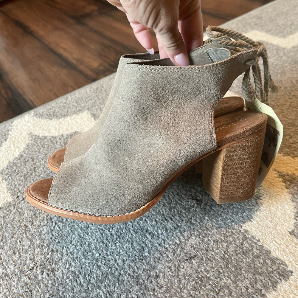 Toms heels